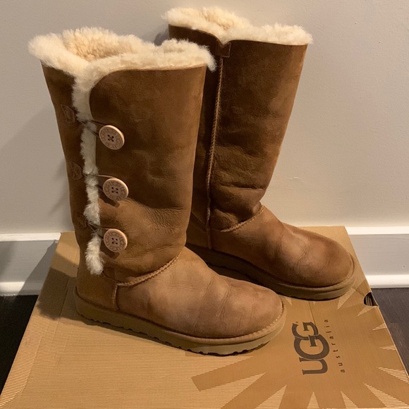 UGG Bailey Button Triplet, womens size 9 - Picture 1 of 6
